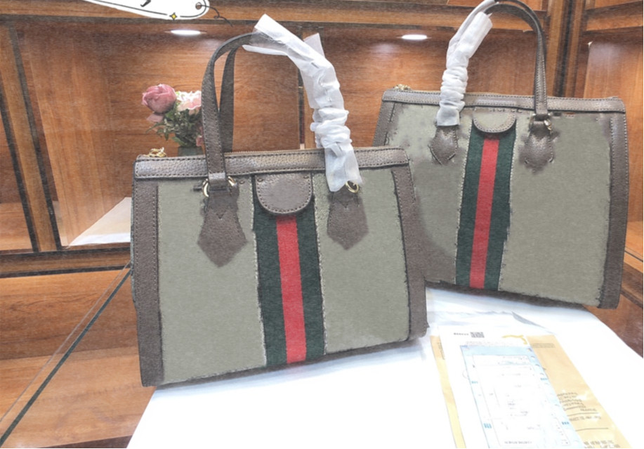 classic beauty changeable version bag the most wil cool this year large package material is practical and durable lightsome original PVC fab
classic beauty changeable version bag the most wil cool this year large package material is practical and durable lightsome original PVC fab