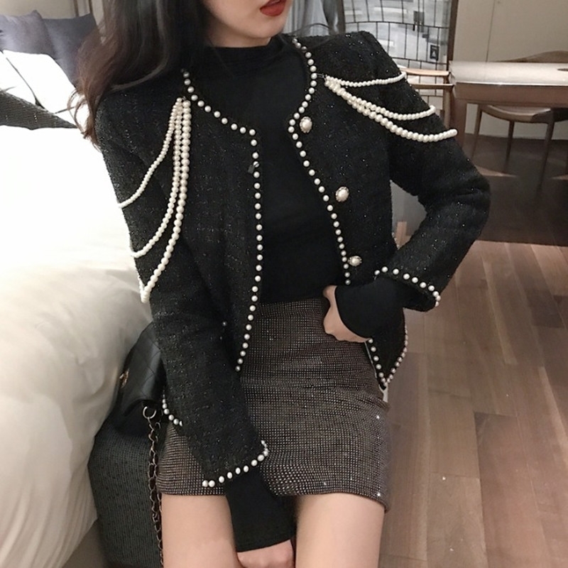 Runway Design Tweed Coat Women Fall Spring O-neck Beaded Pearl pendant Long Sleeve Black Woolen Jacket 210525
Runway Design Tweed Coat Women Fall Spring O-neck Beaded Pearl pendant Long Sleeve Black Woolen Jacket 210525
