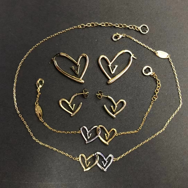 Luxurious big letter heart Earrings bracelet necklace High Quality Charming jewelry designer Shape Flower pendant chic diamond earrings christmas gift, Mixed colors
Luxurious big letter heart Earrings bracelet necklace High Quality Charming jewelry designer Shape Flower pendant chic diamond earrings christmas gift, Mixed colors