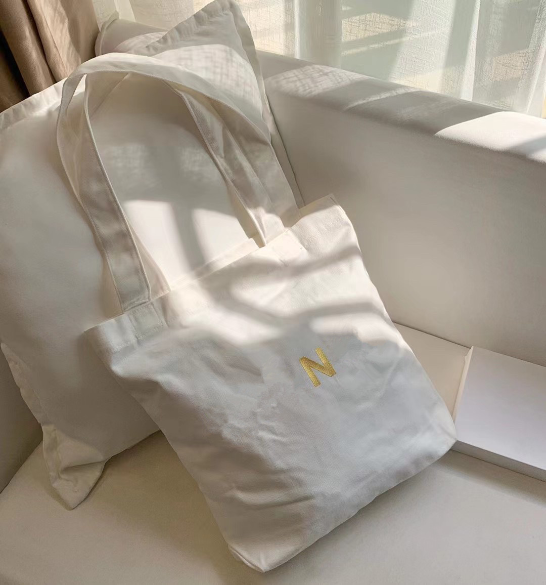Fashion style Gold printing Canvas bag Shopping case Gym Thick canvas Bags Travel tote Bag Women canvas Wash Bag Cosmetic Makeup Storage VIP with box
Fashion style Gold printing Canvas bag Shopping case Gym Thick canvas Bags Travel tote Bag Women canvas Wash Bag Cosmetic Makeup Storage VIP with box