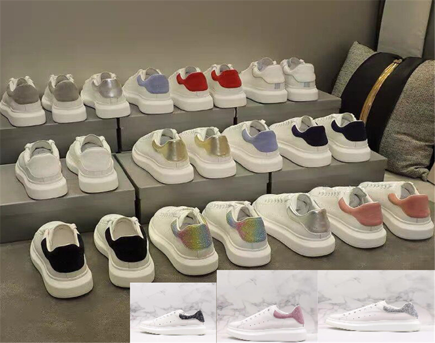 Wholesale Top Quality Mens Womens Leather Casual Shoes Comfort Pretty Men's Trainers Daily Lifestyle Skateboarding Black Suede With box
Wholesale Top Quality Mens Womens Leather Casual Shoes Comfort Pretty Men's Trainers Daily Lifestyle Skateboarding Black Suede With box