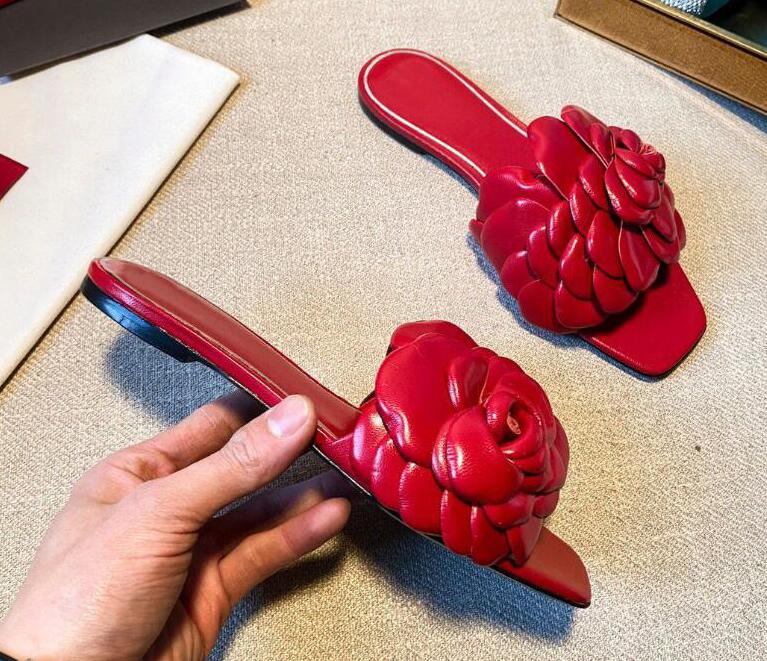 2021 Designer women sandal edition flat slide leather petals Realistic 3D rose hight sandals Sexy ladies summer slippers good quality, Black
2021 Designer women sandal edition flat slide leather petals Realistic 3D rose hight sandals Sexy ladies summer slippers good quality, Black