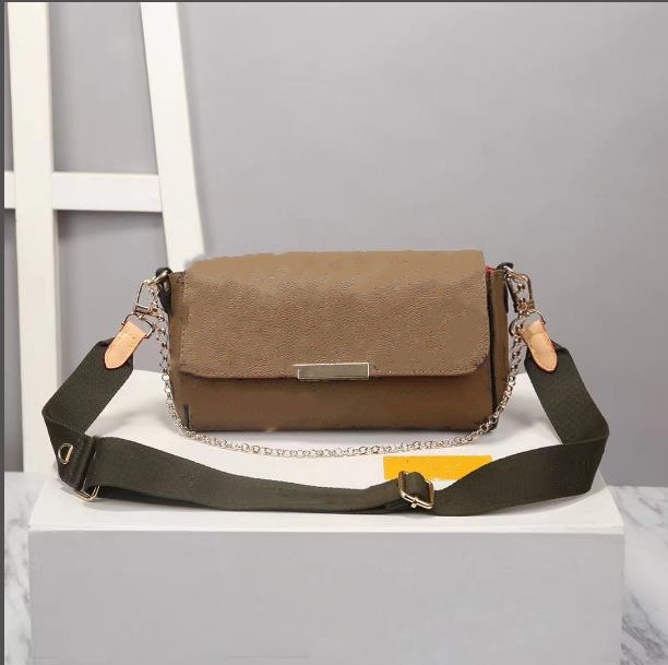 2022 new style Shoulder pures Bags Classic Chains Handbag Fashion Women Crossbody Bag Chain Leather Crossbody handbags, Coffee old flower with blue
2022 new style Shoulder pures Bags Classic Chains Handbag Fashion Women Crossbody Bag Chain Leather Crossbody handbags, Coffee old flower with blue