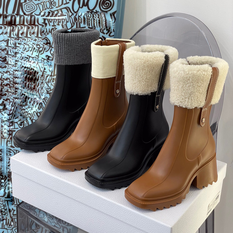 2021 latest fashion Women Betty PVC Boots Beeled Fur High heels Knee-high tall Rain Boot Waterproof Welly Rubber Soles Platform Shoes Outdoor Rainshoes 35.40, Boxes are not sold separately
2021 latest fashion Women Betty PVC Boots Beeled Fur High heels Knee-high tall Rain Boot Waterproof Welly Rubber Soles Platform Shoes Outdoor Rainshoes 35.40, Boxes are not sold separately