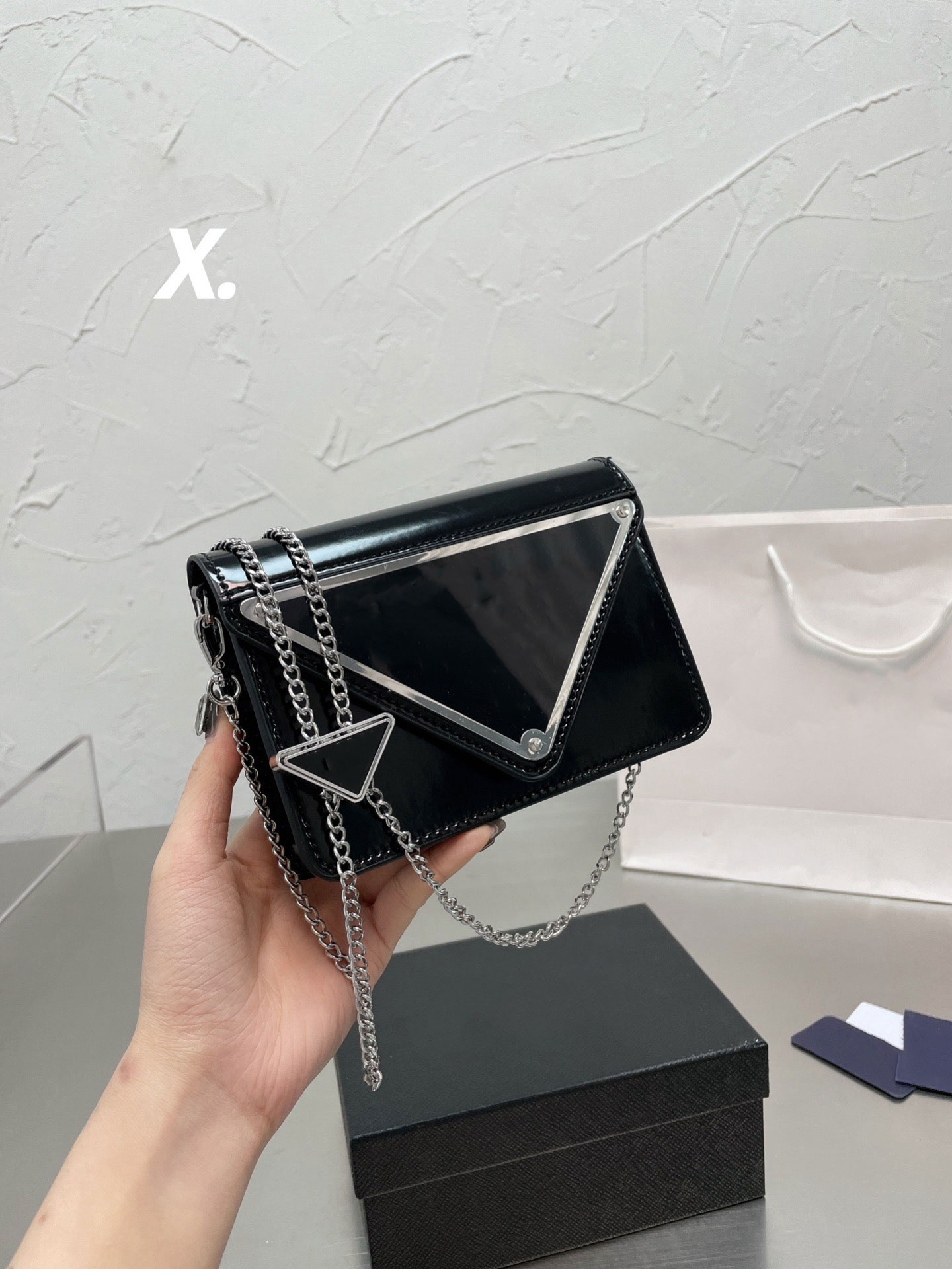 2022 Fashion Brand Chain Bag New Geometric Triangle Logo One Shoulder Messenger Crossbody Bag
2022 Fashion Brand Chain Bag New Geometric Triangle Logo One Shoulder Messenger Crossbody Bag