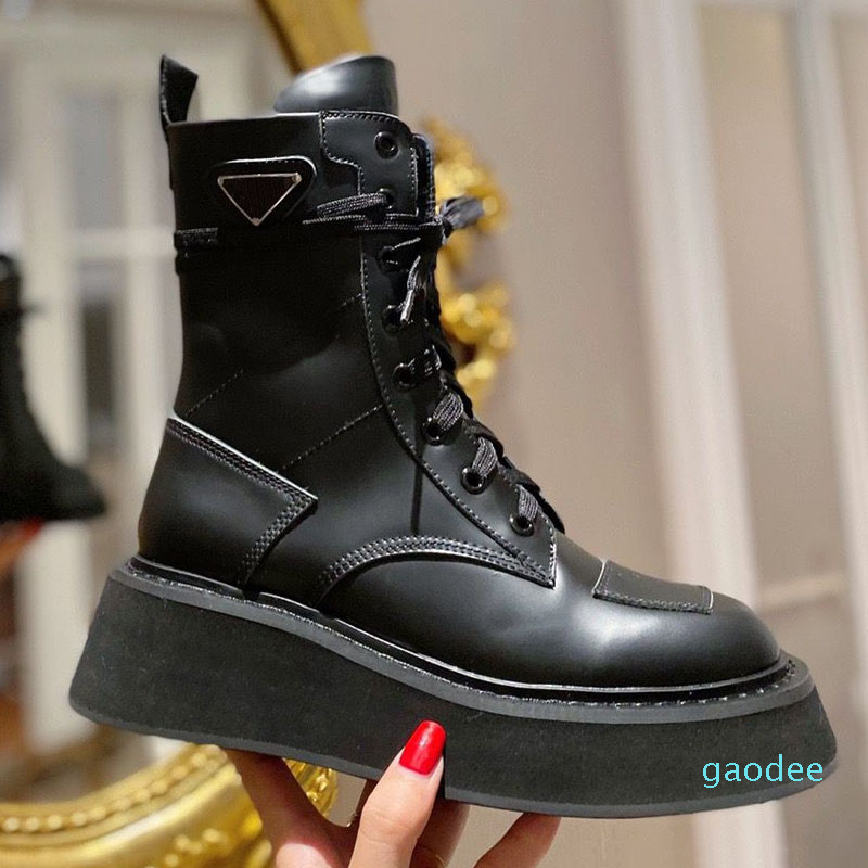 Autumn And Winter Catwalk Women Triangle badge Boots Platform Designers Boot Cowhide Genuine Leather Black White Booties size 35-40
Autumn And Winter Catwalk Women Triangle badge Boots Platform Designers Boot Cowhide Genuine Leather Black White Booties size 35-40