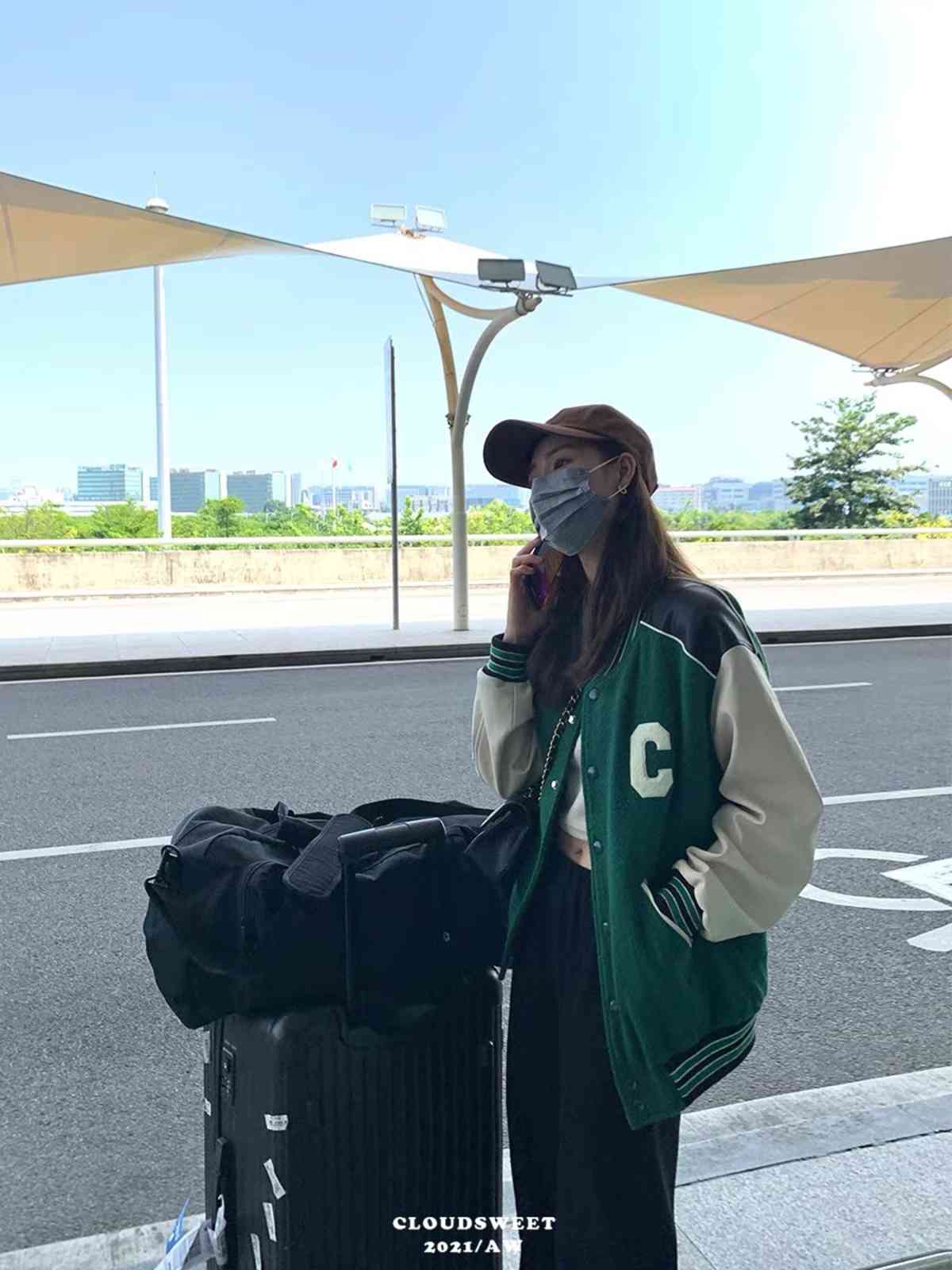 Ouyang Nana Big c Embroidery Dark Green Color Blocking Baseball Cotton Jacket Wool Leather Sleeve Flight Suit
Ouyang Nana Big c Embroidery Dark Green Color Blocking Baseball Cotton Jacket Wool Leather Sleeve Flight Suit