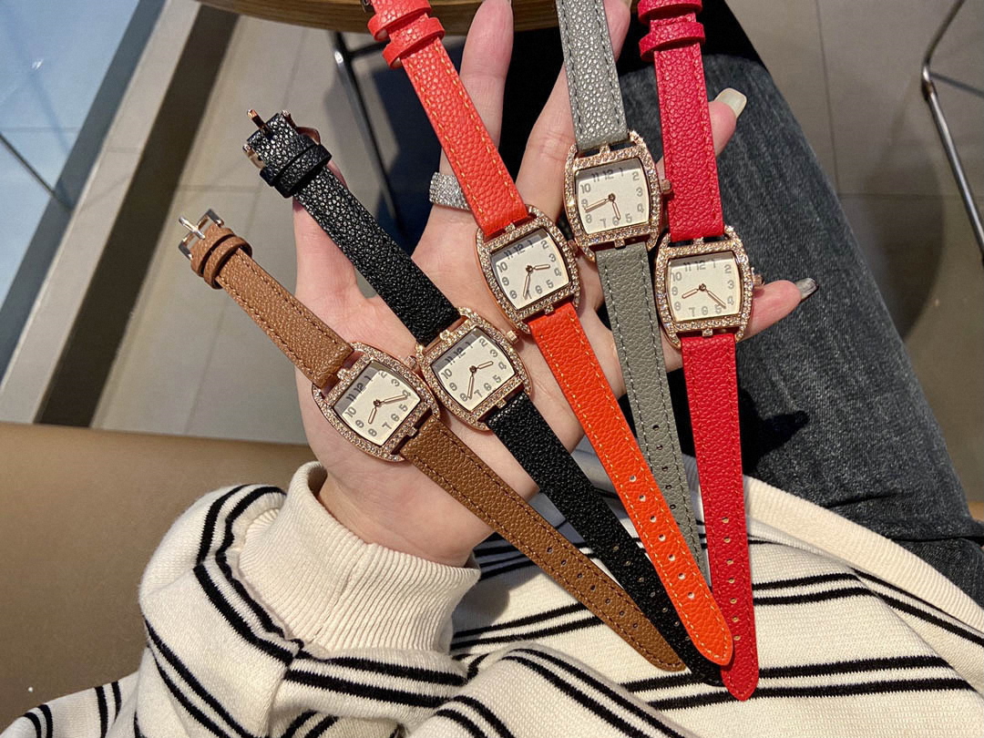 2021 Classic fashion designer womens Watch Business High Quality Square Quartz leather women Watches, Welcome
2021 Classic fashion designer womens Watch Business High Quality Square Quartz leather women Watches, Welcome