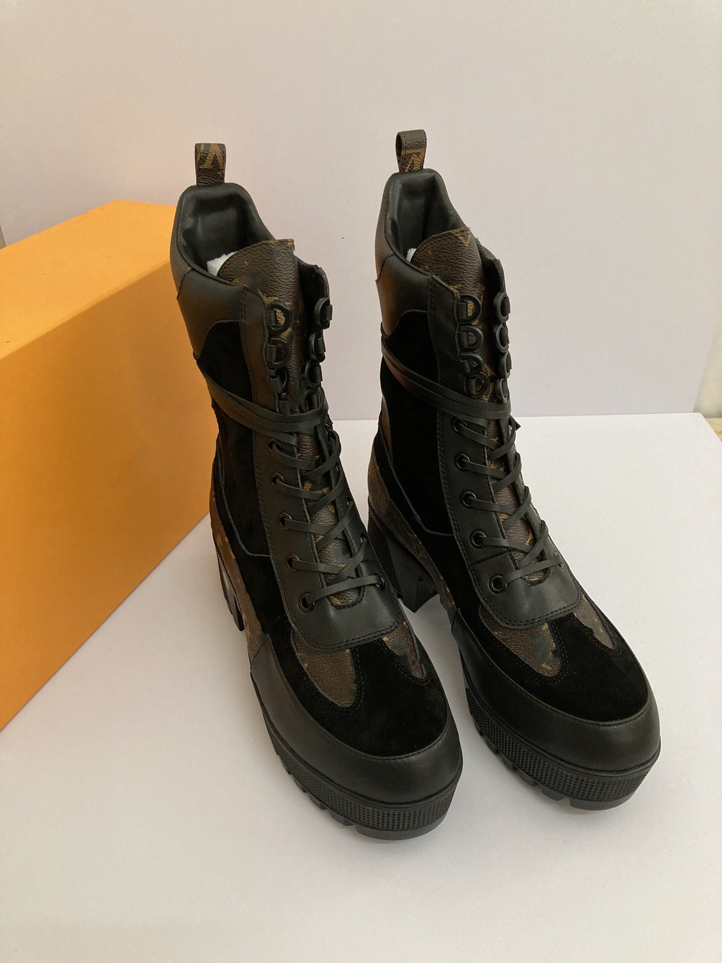 Fashion Diamonds Real Leather platform ankle boots 100% Martin boots Designer Ladies short boots women Shoes size 35-42 0615, 03
Fashion Diamonds Real Leather platform ankle boots 100% Martin boots Designer Ladies short boots women Shoes size 35-42 0615, 03