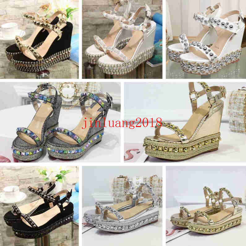 2021 Famous Ladies Red Bottom Wedge Cataclou Sandals Golden Patent Leather Studs Ladies Ankle Straps Women Pump Party Dress EU35-42 with Box, Black
2021 Famous Ladies Red Bottom Wedge Cataclou Sandals Golden Patent Leather Studs Ladies Ankle Straps Women Pump Party Dress EU35-42 with Box, Black