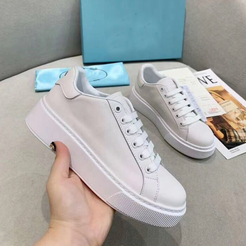 platform men gym Casual shoes women Travel leather lace-up sneaker 100% cowhide fashion Letters Thick bottom woman shoe Flat sneakers Large size 34-41 us4-us11, Grey tail
platform men gym Casual shoes women Travel leather lace-up sneaker 100% cowhide fashion Letters Thick bottom woman shoe Flat sneakers Large size 34-41 us4-us11, Grey tail