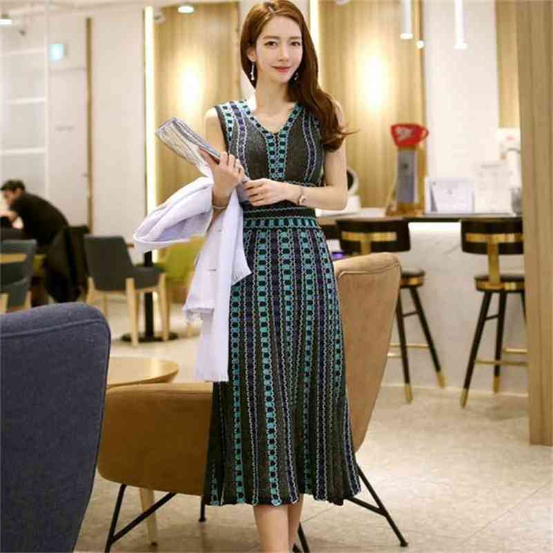 arrival Knitted Dress Women Summer Knitting Sexy V-Neck Sleeveless Geometric Slim Holiday Party Dresses Vestidos 210519, Picture color
arrival Knitted Dress Women Summer Knitting Sexy V-Neck Sleeveless Geometric Slim Holiday Party Dresses Vestidos 210519, Picture color