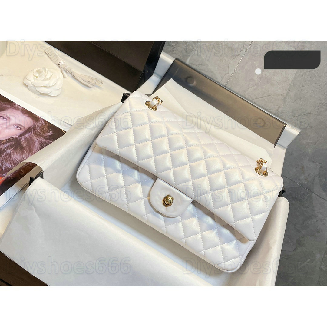 Classic 112 Pearlescent Light Chain Flap Bag Color Pearly Quilted Shiny Pale Lambskin Leather Cross Body apricot shoulder slant at will switch bags
Classic 112 Pearlescent Light Chain Flap Bag Color Pearly Quilted Shiny Pale Lambskin Leather Cross Body apricot shoulder slant at will switch bags