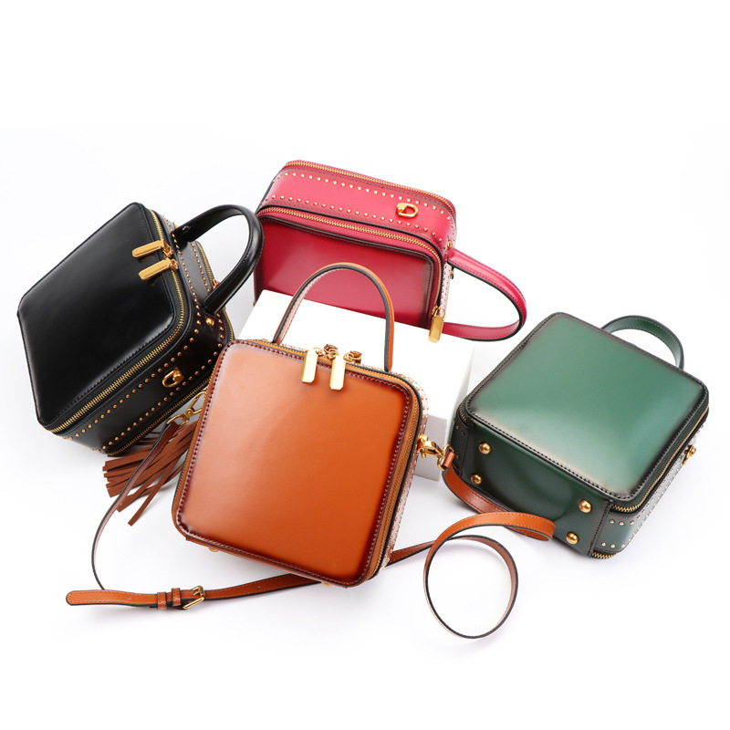 Women Luxurys Designers Bags 2021 Versatile small square trend rivet cow leather single Designer Handbag Handbags Totes Crossbody Bag
Women Luxurys Designers Bags 2021 Versatile small square trend rivet cow leather single Designer Handbag Handbags Totes Crossbody Bag