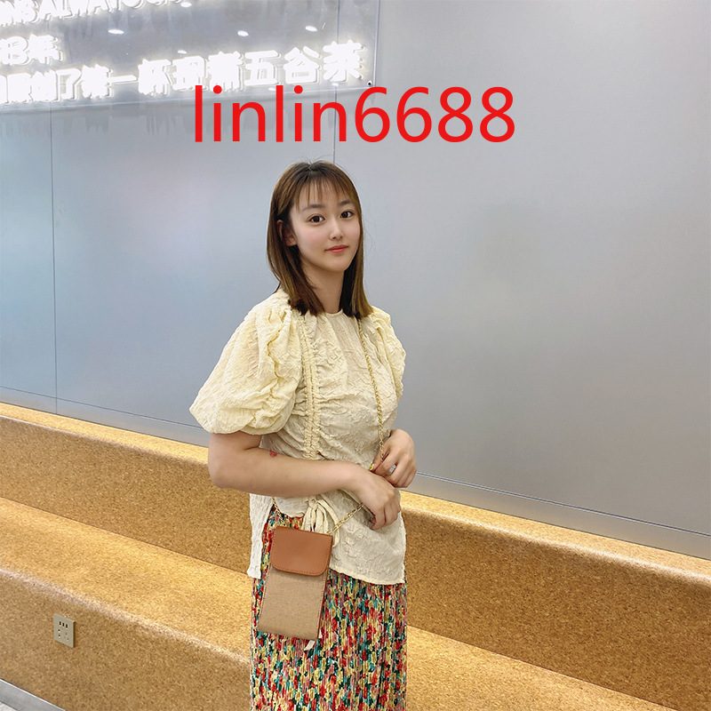 Come with Letter Logo women's men's Fashion mobile phone bag foreign style chain single shoulder bags texture messenger small square handbags wallets, Size:10×4×18cm
Come with Letter Logo women's men's Fashion mobile phone bag foreign style chain single shoulder bags texture messenger small square handbags wallets, Size:10×4×18cm