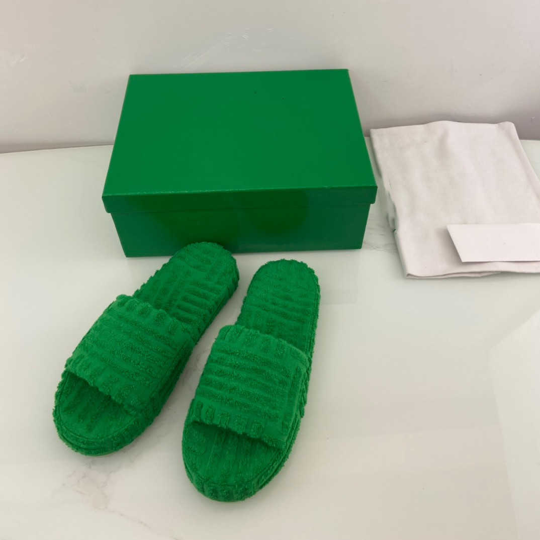 RESORT SPONGE slippers fabric sandals green luxury slides with box high quality size 35-40
RESORT SPONGE slippers fabric sandals green luxury slides with box high quality size 35-40
