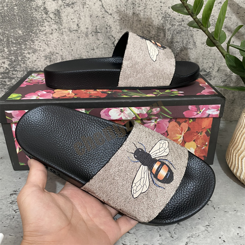 2021 Top Quality Women Men Slides Summer Slippers Beach Indoor Flat Sandals Flip Flops Sandal With Box EUR36-46, Black
2021 Top Quality Women Men Slides Summer Slippers Beach Indoor Flat Sandals Flip Flops Sandal With Box EUR36-46, Black