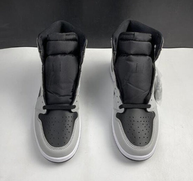 Retro 1 high basketball shoes man sneakers Shadow 2.0 555088-035 Have large size 12-13 with Double box, Grey
Retro 1 high basketball shoes man sneakers Shadow 2.0 555088-035 Have large size 12-13 with Double box, Grey