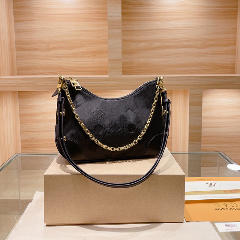 Embossing Flowers Leather Handbag Cow Horn Shaped Chains Bag Women Shoulder Bags Classic Printed Black Ladies Handbags Horns Female Chain Strap Clutch
Embossing Flowers Leather Handbag Cow Horn Shaped Chains Bag Women Shoulder Bags Classic Printed Black Ladies Handbags Horns Female Chain Strap Clutch