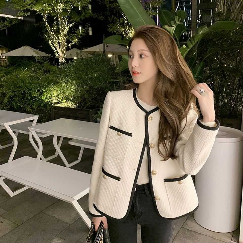 Korean Female white Tweed Jacket Coat Women Outerwear Coats Channel Style Za Suit Cropped Stripeed Kawaii Round Neck Casual Y0827
Korean Female white Tweed Jacket Coat Women Outerwear Coats Channel Style Za Suit Cropped Stripeed Kawaii Round Neck Casual Y0827