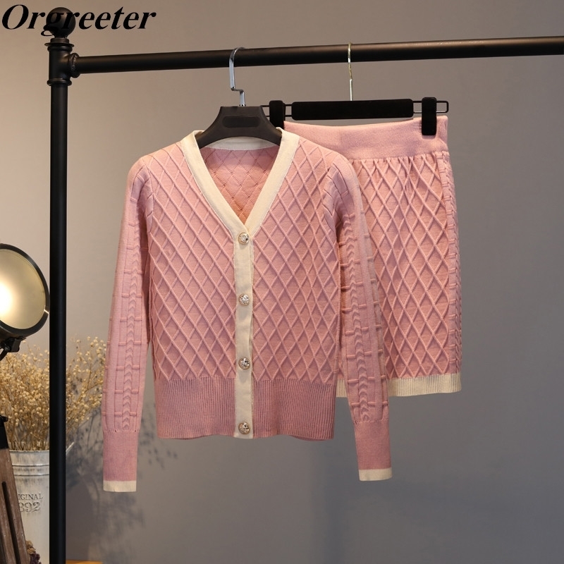 High Quality Knitted Cross plaid Coat and Skirt 2 Piece Sets Women Elegant Gold Button V-neck Cardigan + Mini Suits 210525, Pink
High Quality Knitted Cross plaid Coat and Skirt 2 Piece Sets Women Elegant Gold Button V-neck Cardigan + Mini Suits 210525, Pink