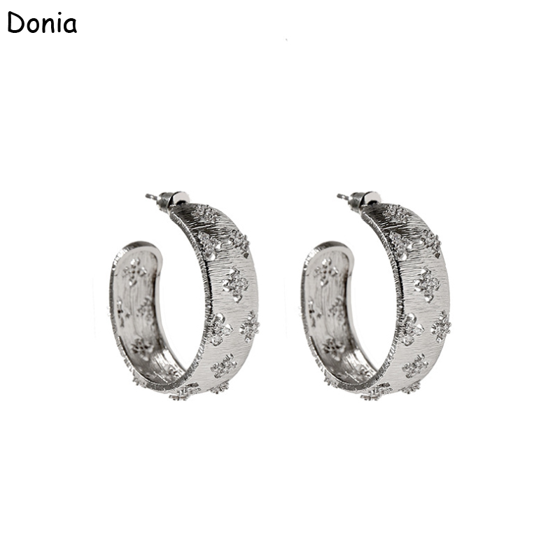 Donia jewelry luxury stud European and American fashion four-leaf flower C-shaped titanium steel three-color creative designer earrings gift
Donia jewelry luxury stud European and American fashion four-leaf flower C-shaped titanium steel three-color creative designer earrings gift