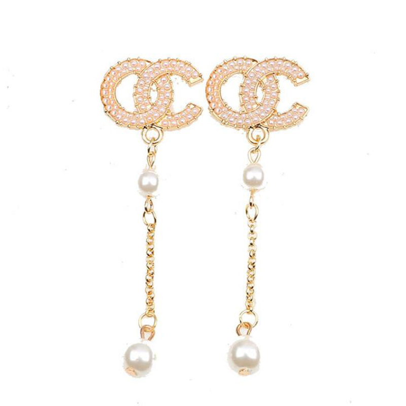 Womens Designers Earrings 18K Gold Plated Earring Stud Designer Brand Letters Pearl Geometric Classic Women Wedding Party Jewerlry ER0155-ER0156, Golden;silver
Womens Designers Earrings 18K Gold Plated Earring Stud Designer Brand Letters Pearl Geometric Classic Women Wedding Party Jewerlry ER0155-ER0156, Golden;silver