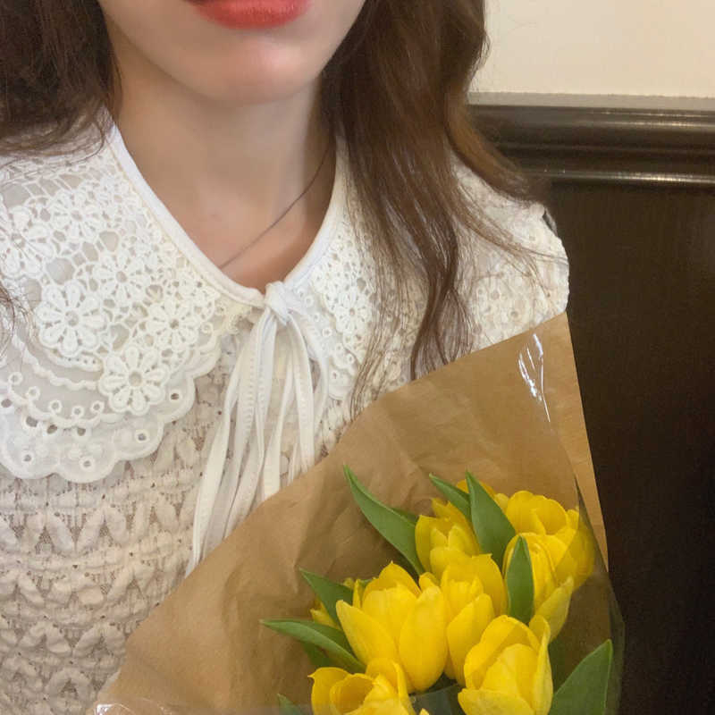 Korejpaa Women Shirt Korea Chic Summer Gentle Doll Collar Lace Crochet Bow Fold Single-breasted Short-sleeved Blouse Female 210526