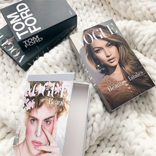 Modern Home Simulation Decoration Open Model Fashion Fake Decor For Women's Living Room Fold Book Y0107
Modern Home Simulation Decoration Open Model Fashion Fake Decor For Women's Living Room Fold Book Y0107