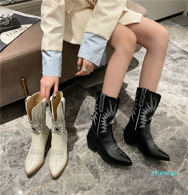 design cowboy boots restore ancient ways in female embroidery new fund of 2021 autumn winters is Martin Wholesale boot thick with knightsiz