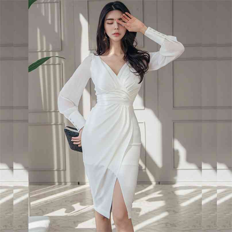Sexy white Korean ladies fall long Sleeve v neck Office mdii tight party Dress for women china clothing 210602
Sexy white Korean ladies fall long Sleeve v neck Office mdii tight party Dress for women china clothing 210602