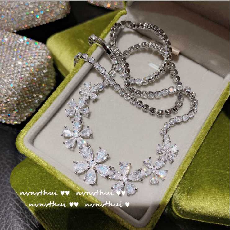 Chains Brilliant Flower Gemstone Necklace With 18K Gold Plated Zircon Cluster Size
Chains Brilliant Flower Gemstone Necklace With 18K Gold Plated Zircon Cluster Size
