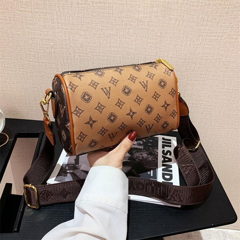 2022 Fashion Designer Brand Women Luxury Portable Shoulder Bag Leather Underarm Messenger Handbag Summer Makeup And Mobile Phone Bags Size, 01
2022 Fashion Designer Brand Women Luxury Portable Shoulder Bag Leather Underarm Messenger Handbag Summer Makeup And Mobile Phone Bags Size, 01