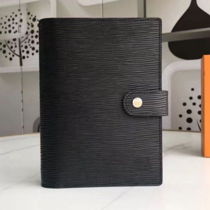Loose leaf Notepad card bag cover classic old Plaid leather diary bags and credit card wallet handbag mini portable, Do not buy
Loose leaf Notepad card bag cover classic old Plaid leather diary bags and credit card wallet handbag mini portable, Do not buy