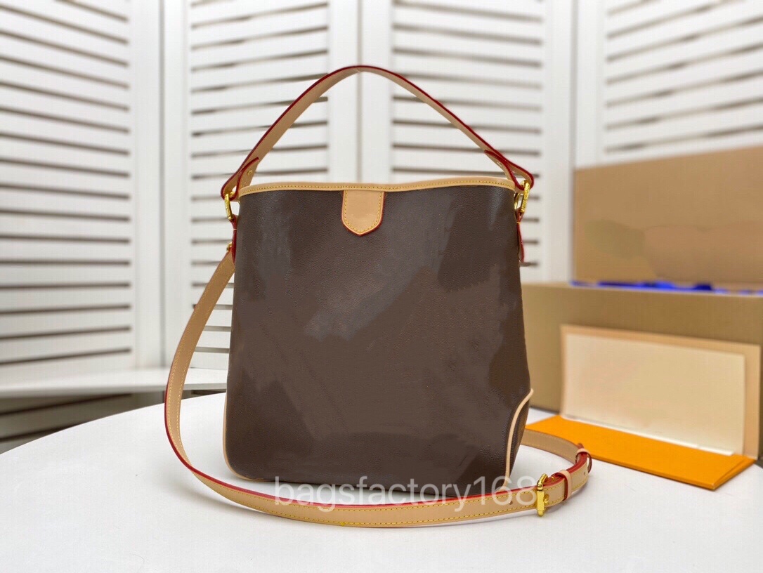 Quality 1:1 Luxury Design Classic Letter-printed Shopping Bag With Canvas Interior Texture Paired All Steel Hardware Exquisite Shoulder Bags Fashion Super Capacity, Customize
Quality 1:1 Luxury Design Classic Letter-printed Shopping Bag With Canvas Interior Texture Paired All Steel Hardware Exquisite Shoulder Bags Fashion Super Capacity, Customize