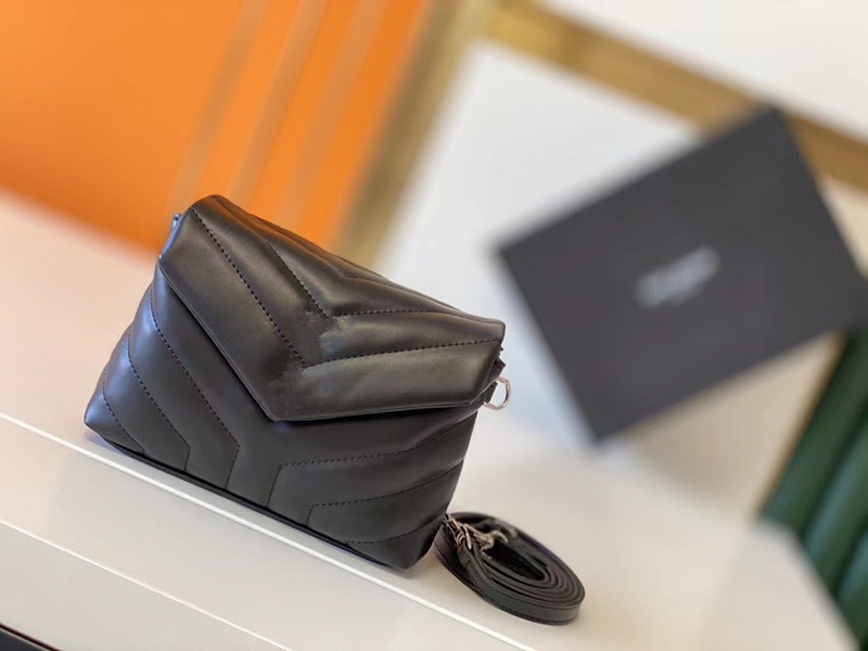 Women Luxurys Designers Bags leather Designer square fat LouLou mini shoulder Purse fashion high quality quilted Flap messenger bag luxury handbags Size 20cm, Black black chain
Women Luxurys Designers Bags leather Designer square fat LouLou mini shoulder Purse fashion high quality quilted Flap messenger bag luxury handbags Size 20cm, Black black chain