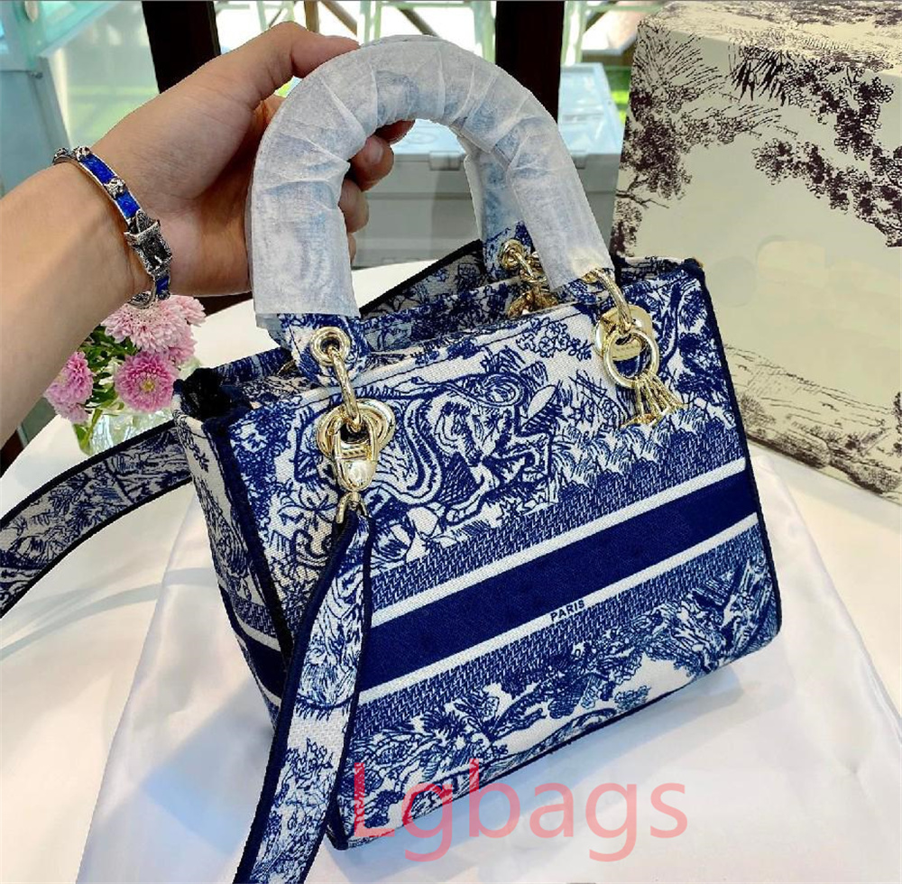 Luxurys Women's Cross Body Bags Designer Handbag Classic Lettered Diagonal Crossover Shoulder Bag High Quality Women Wallet, Shipping packaging bag
Luxurys Women's Cross Body Bags Designer Handbag Classic Lettered Diagonal Crossover Shoulder Bag High Quality Women Wallet, Shipping packaging bag