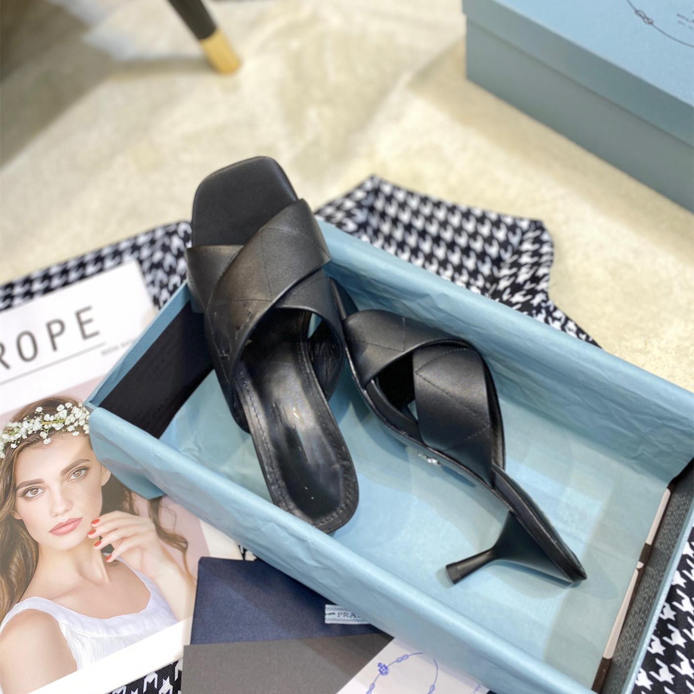 Designers Women Slippers Patent Leather High Heels Inverted Triangle Logos Sandals Pure Color Flip Flops Letter Flat Slide Stylist Shoes, Black
Designers Women Slippers Patent Leather High Heels Inverted Triangle Logos Sandals Pure Color Flip Flops Letter Flat Slide Stylist Shoes, Black