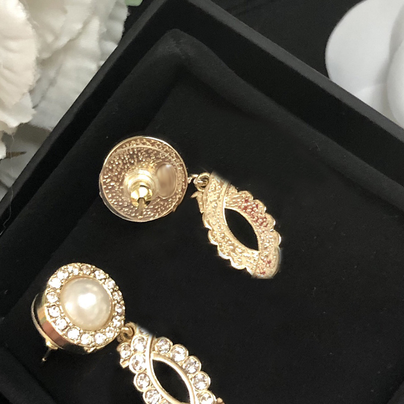 Stud Designer Earrings Classic Double Letter Logo Round Drill 925 Silver Needle With Box L0_C08, Golden;silver
Stud Designer Earrings Classic Double Letter Logo Round Drill 925 Silver Needle With Box L0_C08, Golden;silver