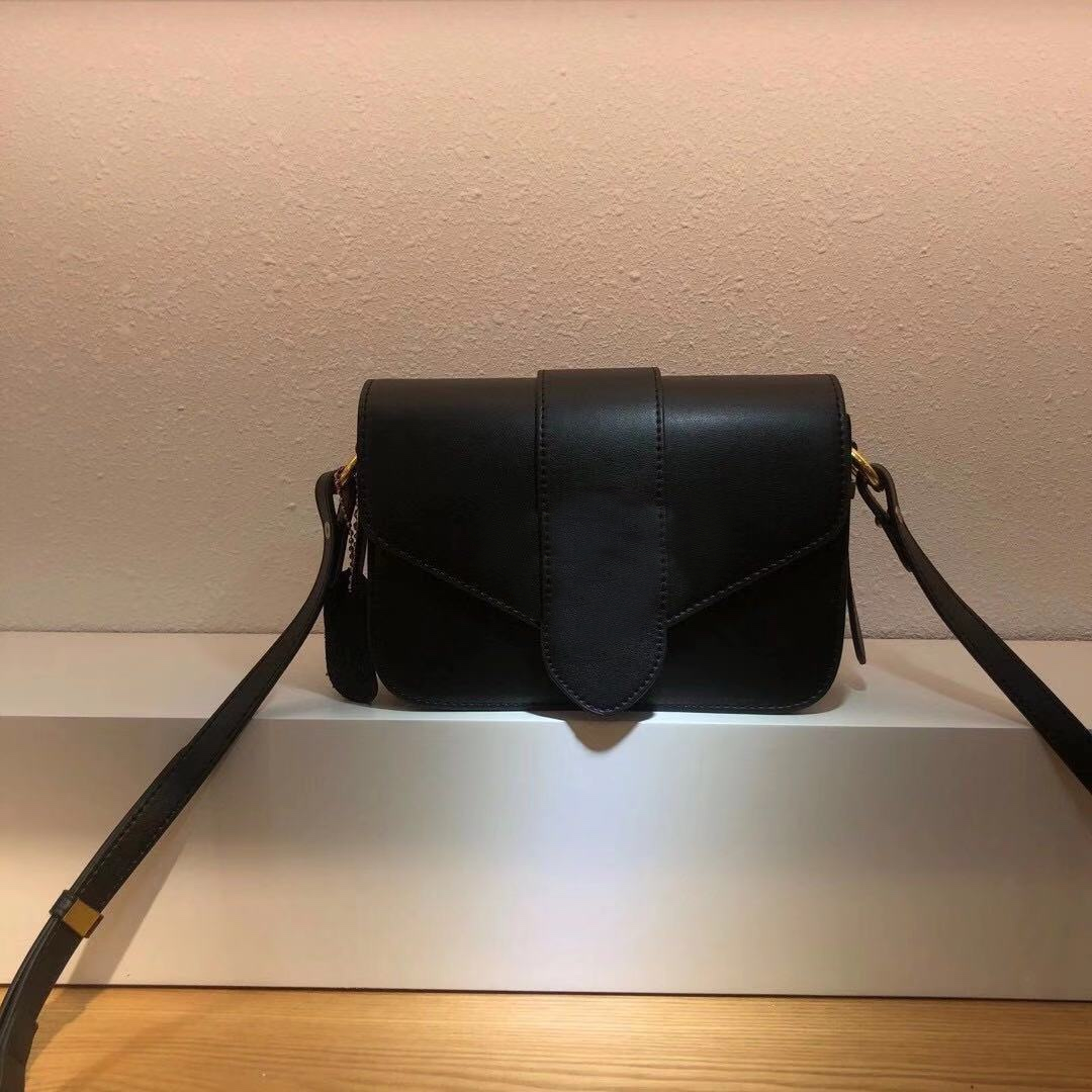 18 Luxury designer Purse fashion double zipper men's and women's leather wallets women's and women's long wallets, Red;black
18 Luxury designer Purse fashion double zipper men's and women's leather wallets women's and women's long wallets, Red;black