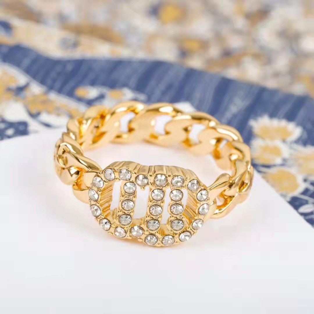 Luxurys Designers Ring fashion diamond inlay high quality workmanship classic style novel couple leisure men and women suitable for very beautiful good nice
Luxurys Designers Ring fashion diamond inlay high quality workmanship classic style novel couple leisure men and women suitable for very beautiful good nice