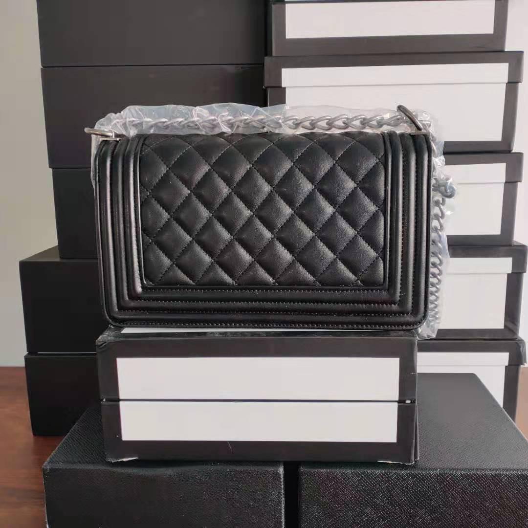 women girls F/W Fashion Style Boy Bags High Quality Genuine Womens Luxury Designers Leather Black messagers bags Handbag shoulder bag Lock chain bags
women girls F/W Fashion Style Boy Bags High Quality Genuine Womens Luxury Designers Leather Black messagers bags Handbag shoulder bag Lock chain bags