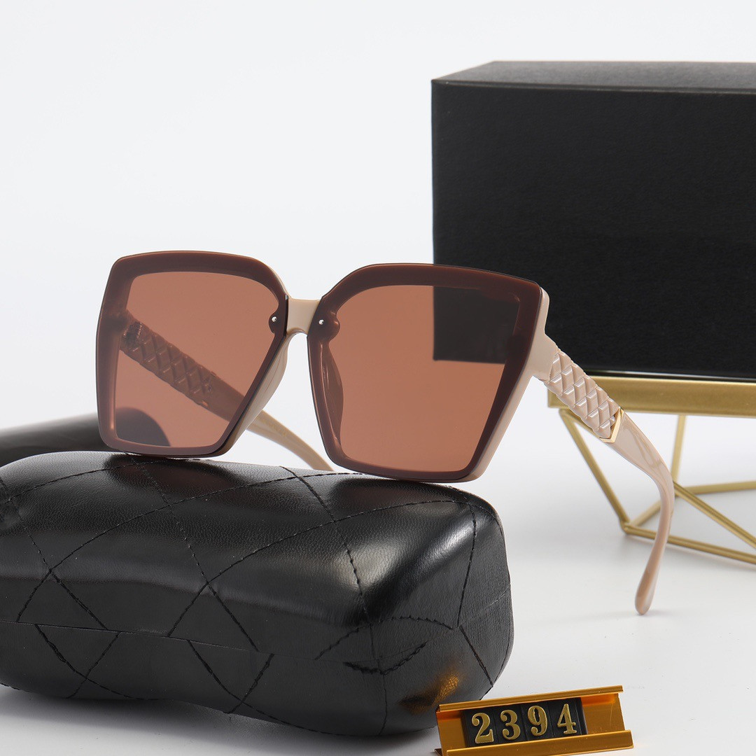 Summer Womens Men Sunglasses Fashion Woman Sunglass Adumbral Goggle Glasses UV400 Highly Quality with Box
Summer Womens Men Sunglasses Fashion Woman Sunglass Adumbral Goggle Glasses UV400 Highly Quality with Box