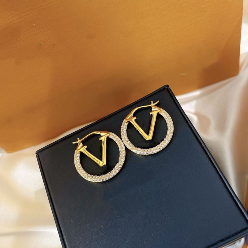 Exquisite and elegant women's earrings Luxury designer Ear jewelry Vintage golden Women Party wedding Earring Circular letters Jewelers L, Silver
Exquisite and elegant women's earrings Luxury designer Ear jewelry Vintage golden Women Party wedding Earring Circular letters Jewelers L, Silver
