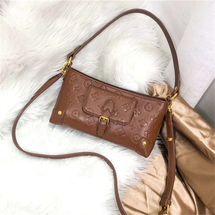 designers duffel bags 45cm 55cm luxury large capacity travel sale women men genuine leather shoulder fashion bag carry rivets with lock head 
designers duffel bags 45cm 55cm luxury large capacity travel sale women men genuine leather shoulder fashion bag carry rivets with lock head