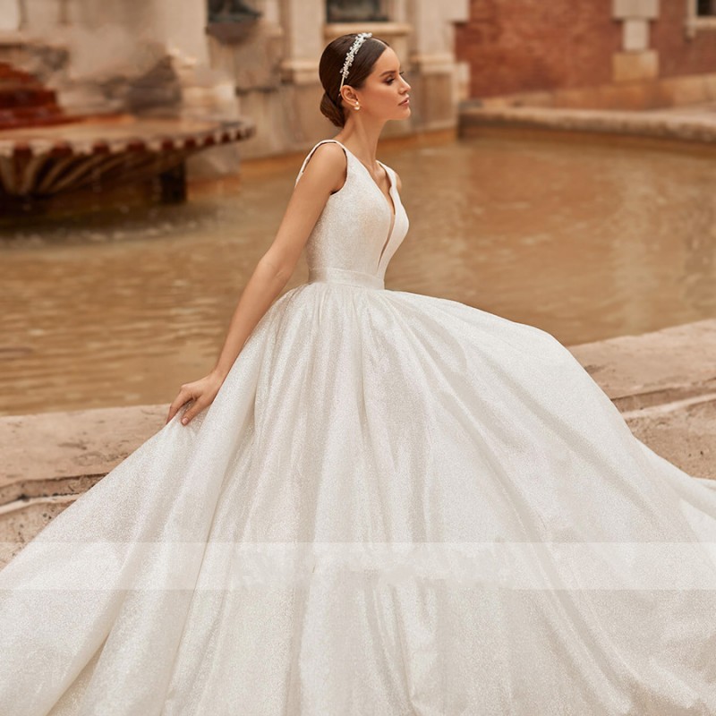 Princess Wedding Dress 2022 Elegant Backless V-neck Shining Sleeveless Bride A-Line Bridal Dresses Vestido De Noiva Robe De Mariage New
