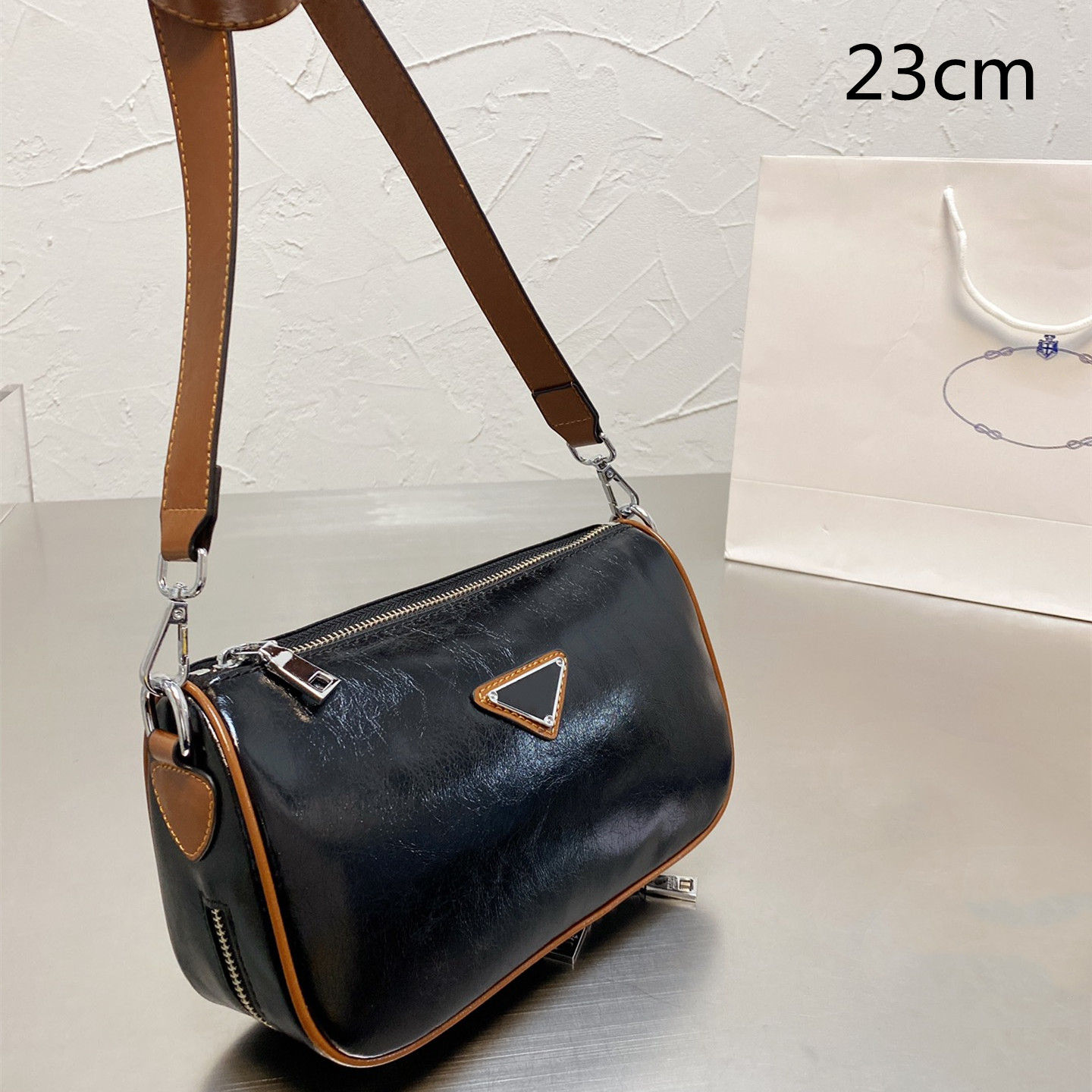 fashion Women Black Shoulder Bags Designer Crossbody Bucket Bag Lady Purses small Flaps Triangle zipper Leather Bolsa, This price option is not for sale.
fashion Women Black Shoulder Bags Designer Crossbody Bucket Bag Lady Purses small Flaps Triangle zipper Leather Bolsa, This price option is not for sale.