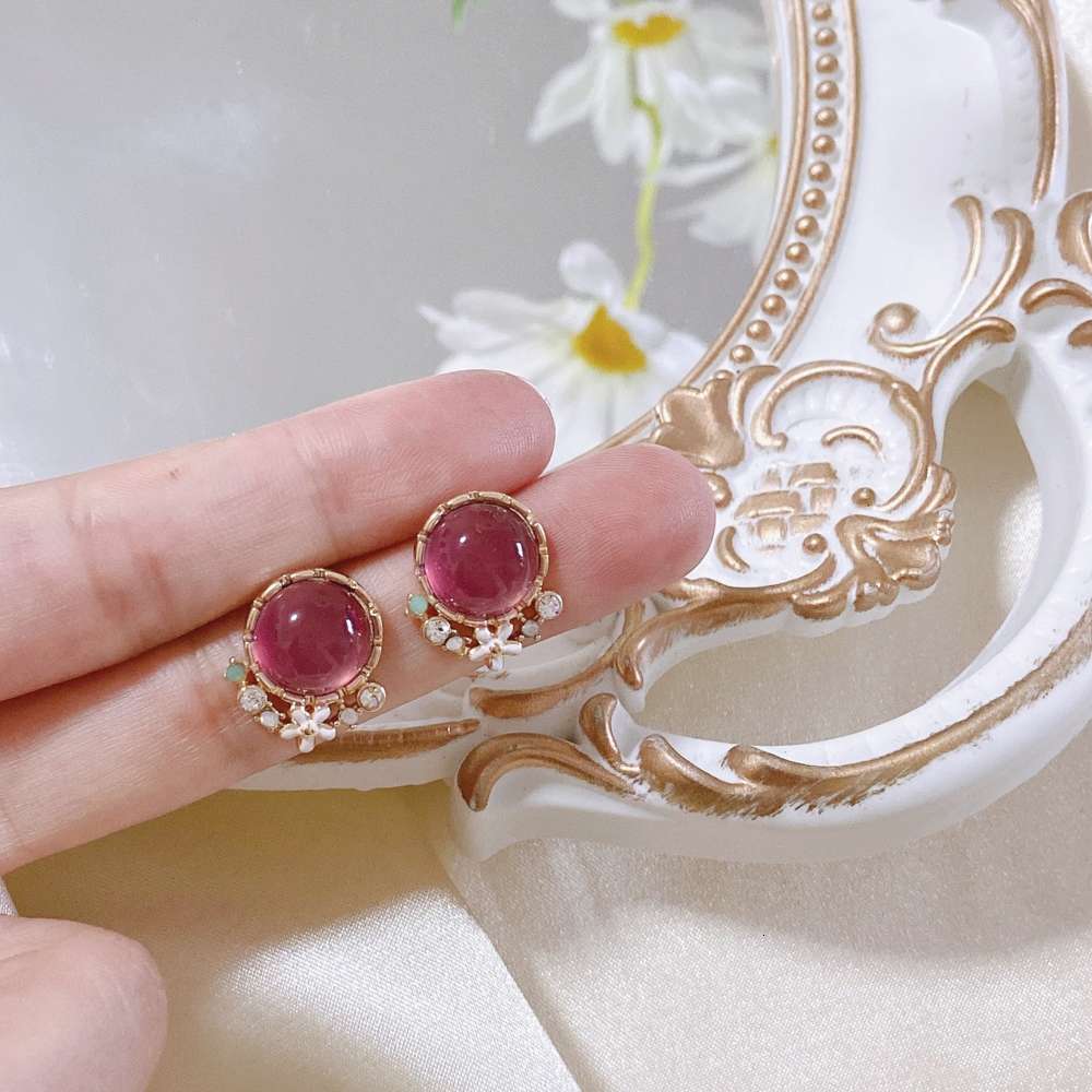 Cat's eye Earrings women's simple and elegant French court style small Fashion 925 silver needle
Cat's eye Earrings women's simple and elegant French court style small Fashion 925 silver needle