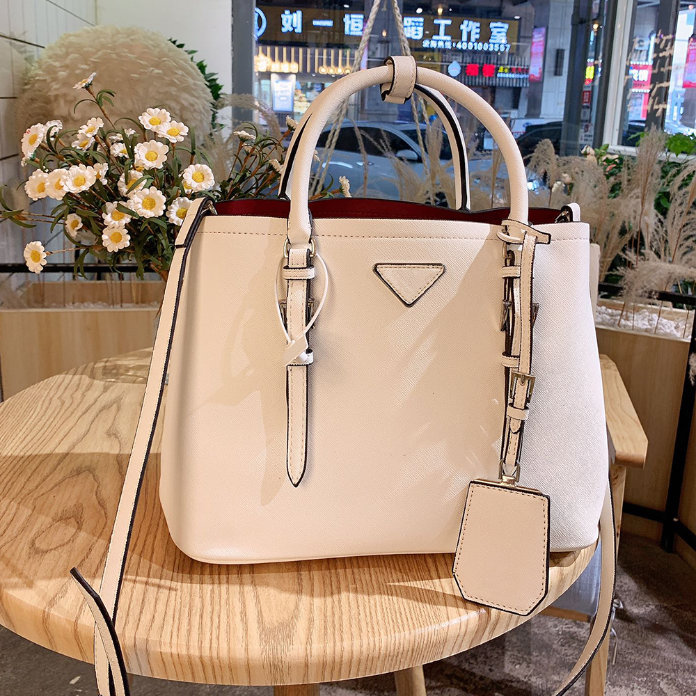 Top quality Luxurys Designers Bag Genuine Leather Women handbag Fashion female Crossbody Handbags Tote Lady Shoulder Vintage bags Wallet, Box no single shot
Top quality Luxurys Designers Bag Genuine Leather Women handbag Fashion female Crossbody Handbags Tote Lady Shoulder Vintage bags Wallet, Box no single shot