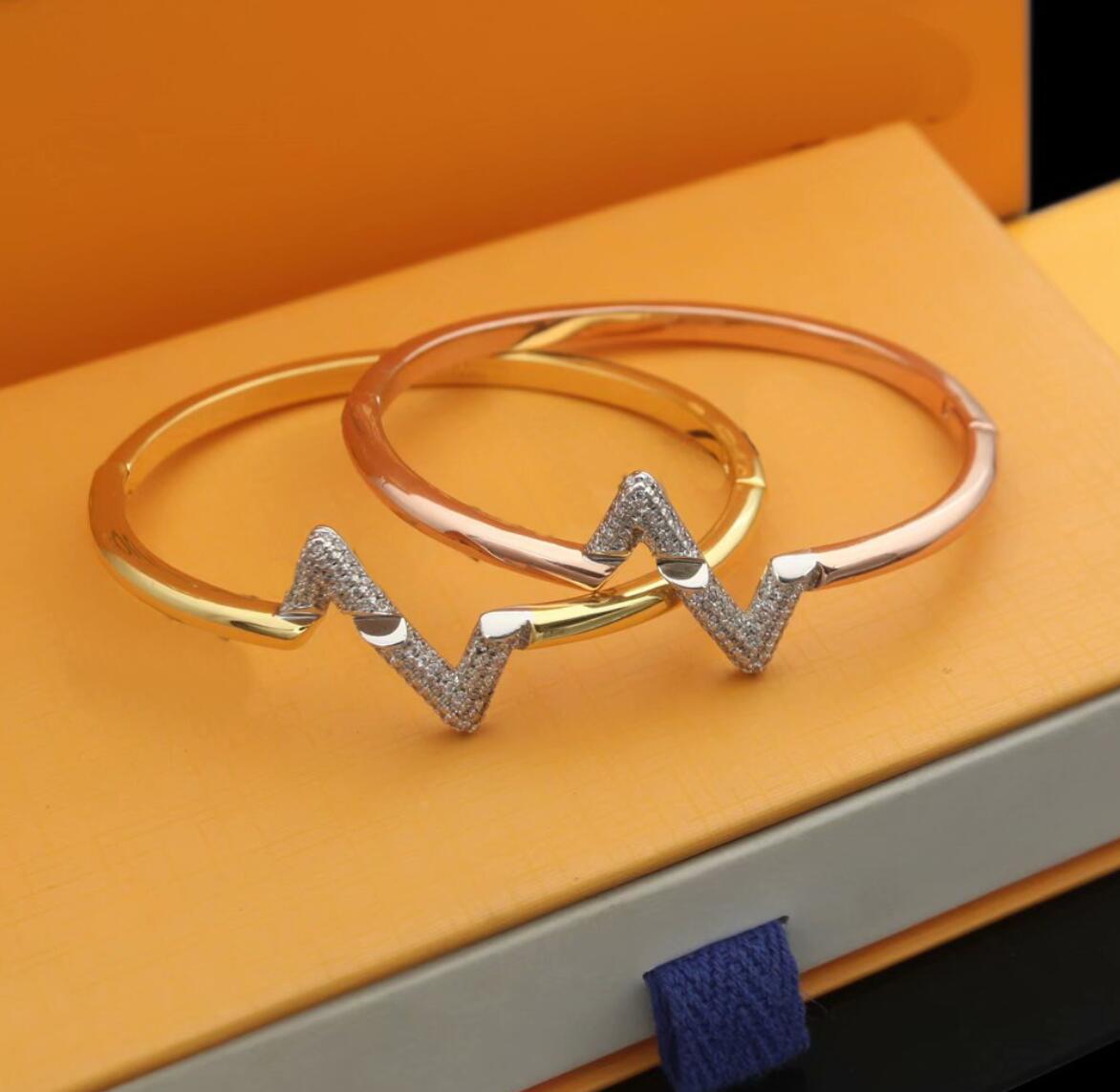 Europe America Fashion Style Lady Women Titanium steel Engraved V Initials Setting Diamond Volt Bangle Bracelet Twinkle
Europe America Fashion Style Lady Women Titanium steel Engraved V Initials Setting Diamond Volt Bangle Bracelet Twinkle